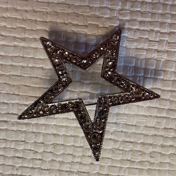 Vintage Signed Hattie Carnegie Rhinestone & Silver Star Brooch - Picture 1 of 2